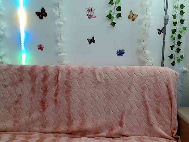 DivineAnne webcam