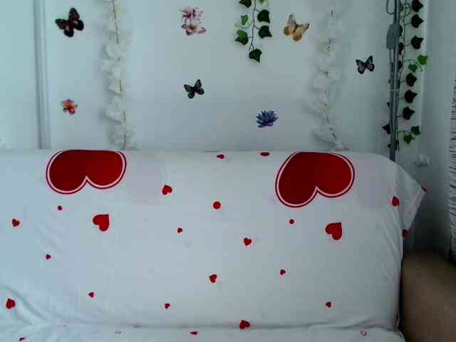 DivineAnne webcam
