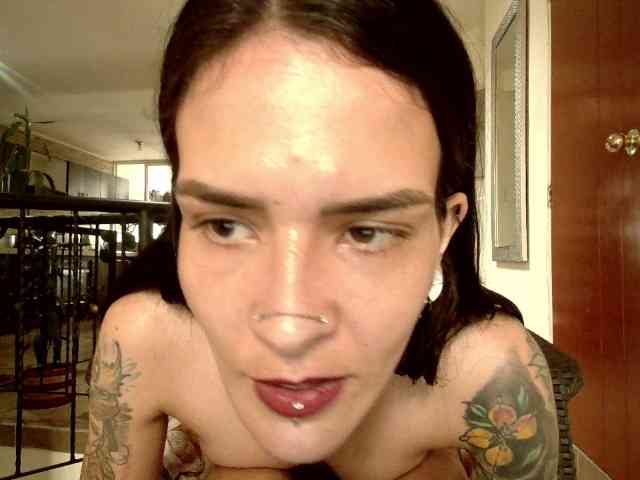 emmaherby1 Live Webcam on BongaCams