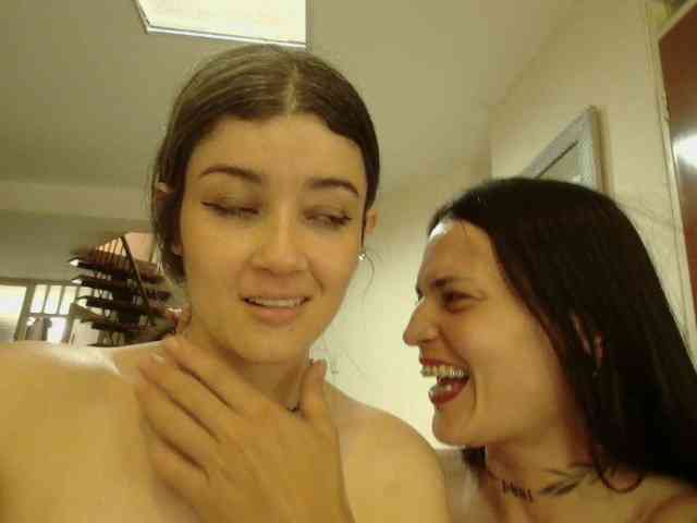 EmmaHerby1 webcam