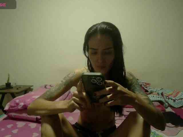 EmmaHerby1 webcam