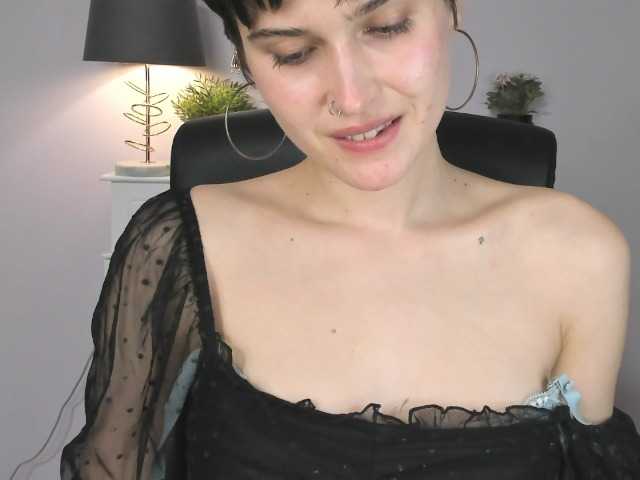 soft-sarah's BongaCams show and profile