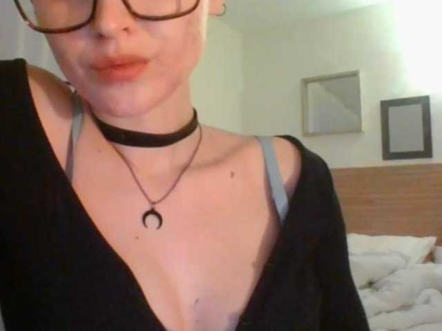 soft-sarah's BongaCams show and profile