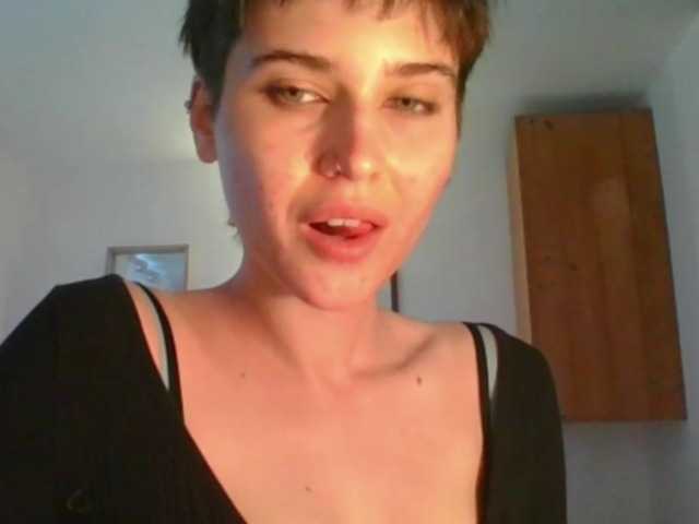 soft-sarah's BongaCams show and profile