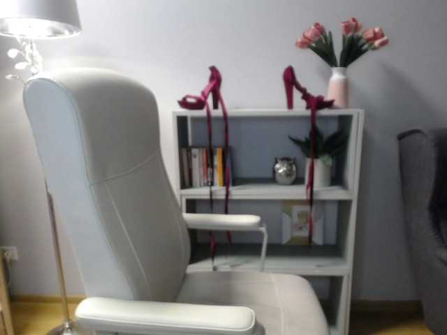 soft-sarah's BongaCams show and profile