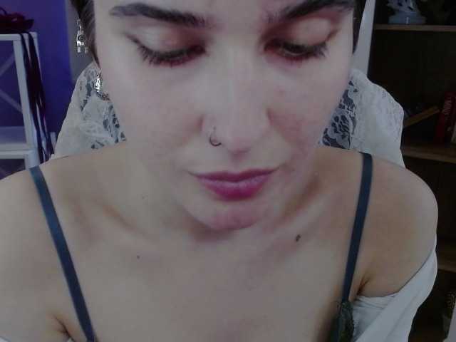 soft-sarah's BongaCams show and profile