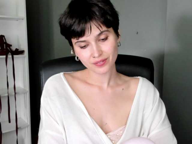 soft-sarah's BongaCams show and profile