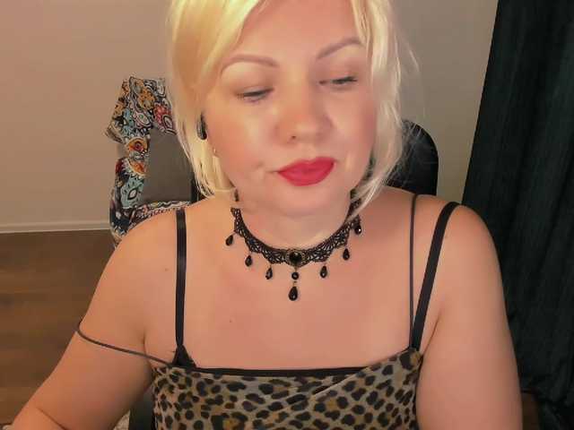 i-am-angela's BongaCams show and profile