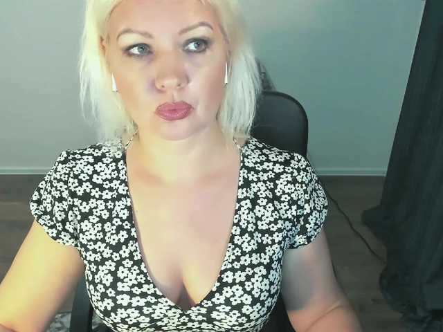 i-am-angela's BongaCams show and profile