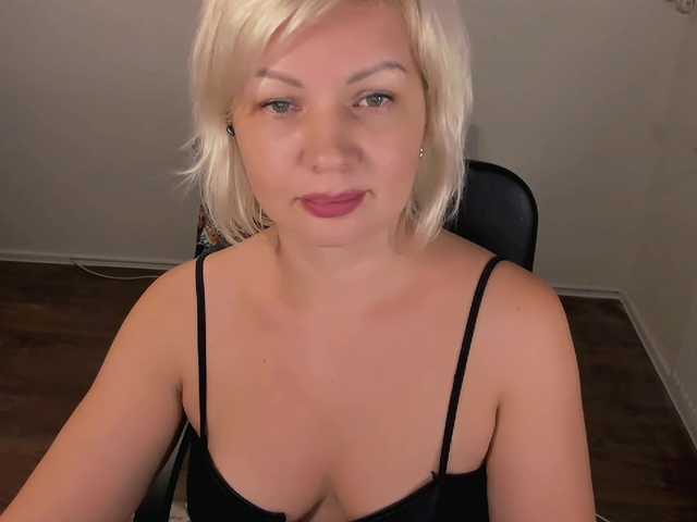 i-am-angela's BongaCams show and profile