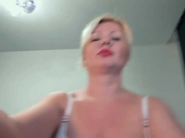 i-am-angela's BongaCams show and profile