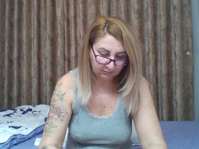 chaudeevely's BongaCams show and profile