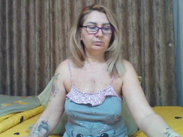 chaudeevely's BongaCams show and profile