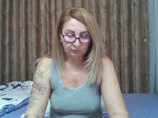 chaudeevely's BongaCams show and profile