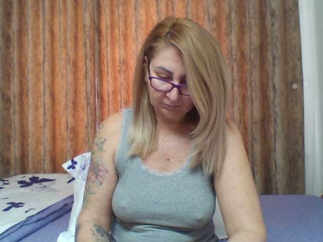 chaudeevely's BongaCams show and profile