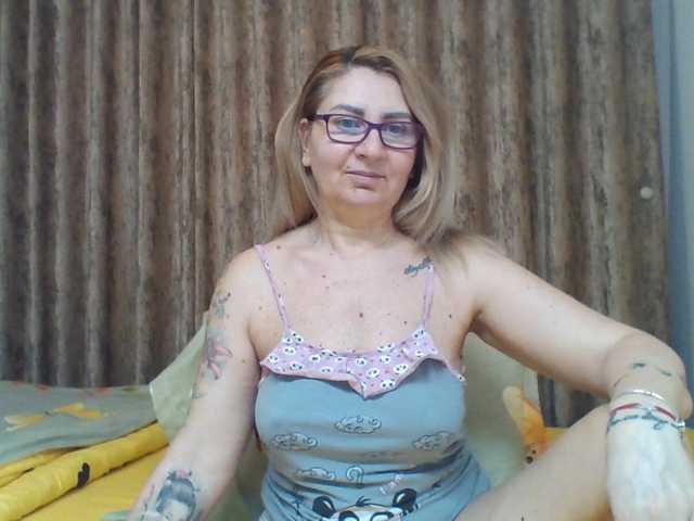 chaudeevely's BongaCams show and profile