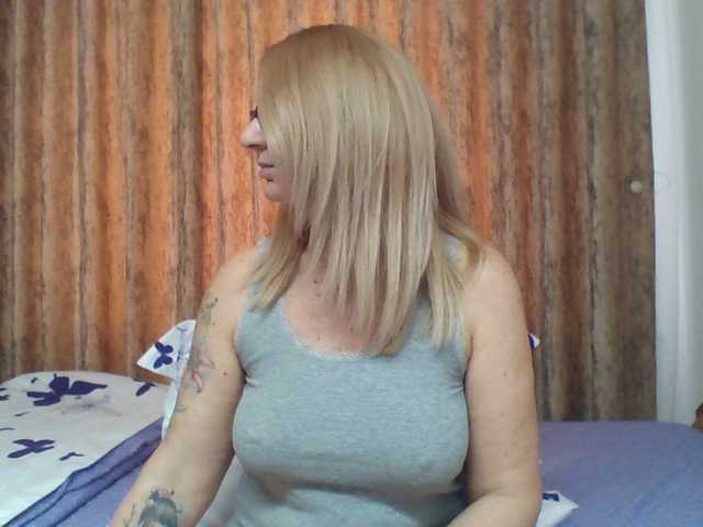 chaudeevely's BongaCams show and profile