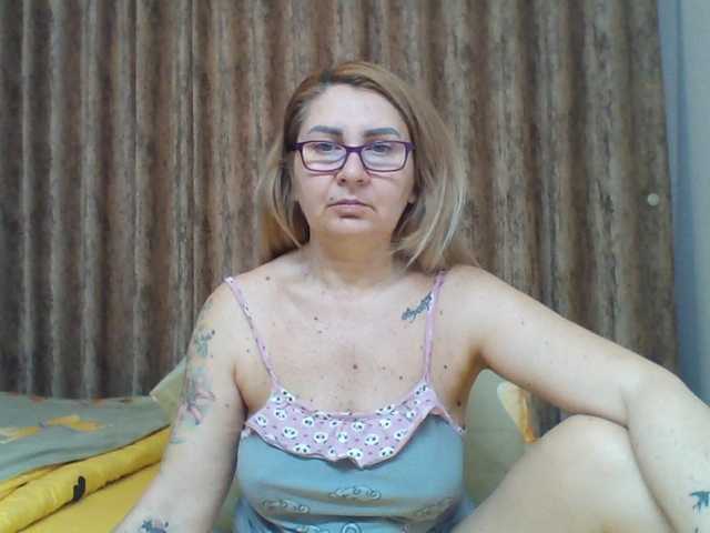 chaudeevely's BongaCams show and profile