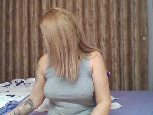 chaudeevely's BongaCams show and profile