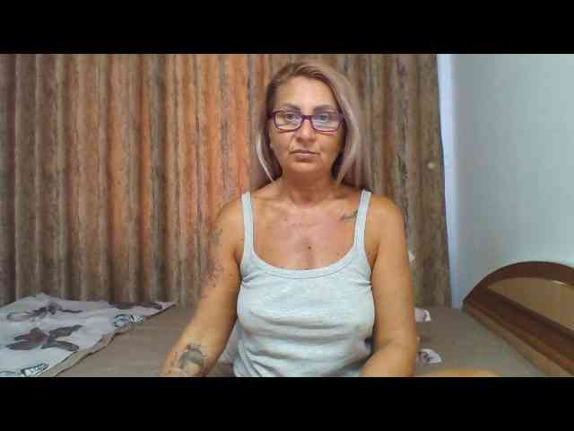ChaudeEvely webcam