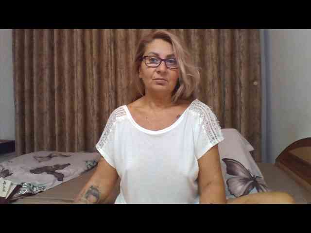 ChaudeEvely webcam