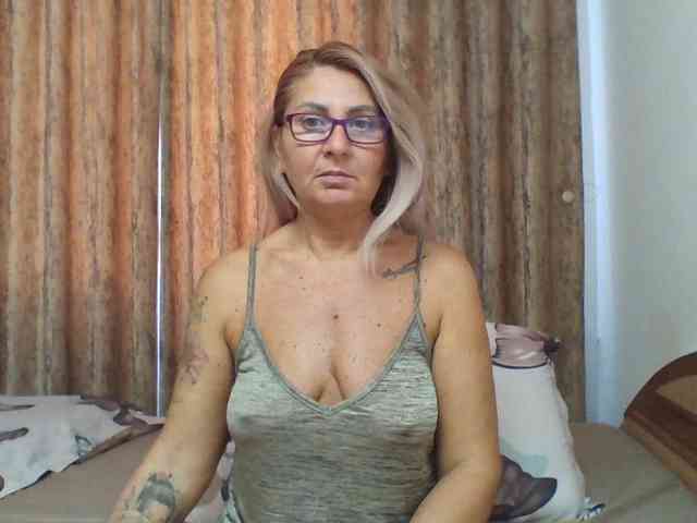 ChaudeEvely webcam