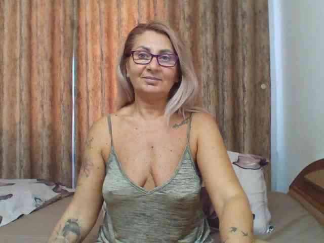 ChaudeEvely webcam