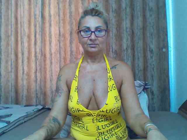 ChaudeEvely webcam