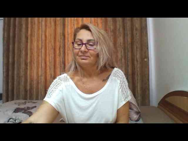 ChaudeEvely webcam