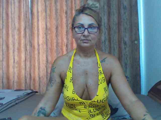 ChaudeEvely webcam