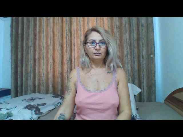ChaudeEvely webcam