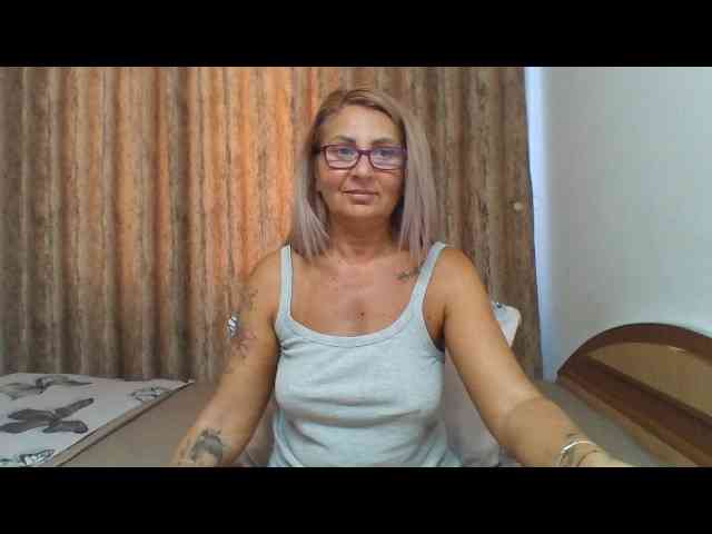 ChaudeEvely webcam