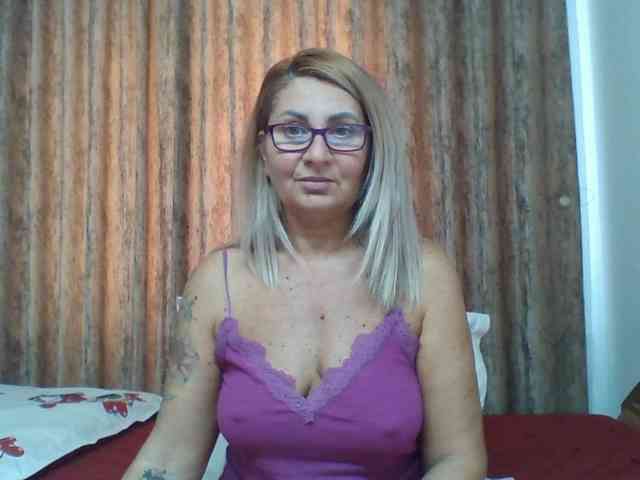 ChaudeEvely webcam