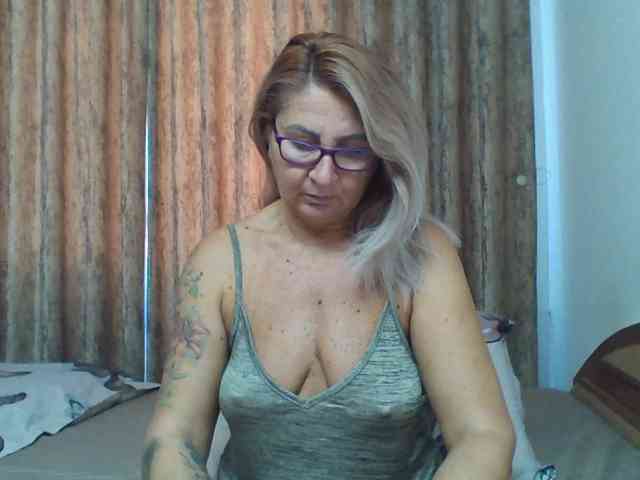 ChaudeEvely webcam