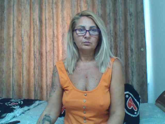ChaudeEvely webcam