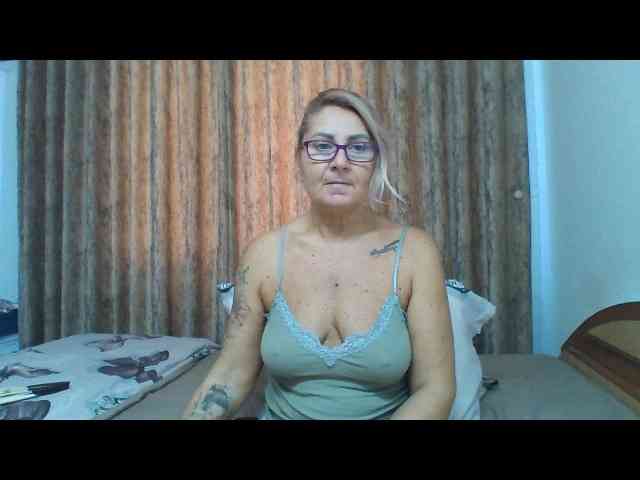 ChaudeEvely webcam