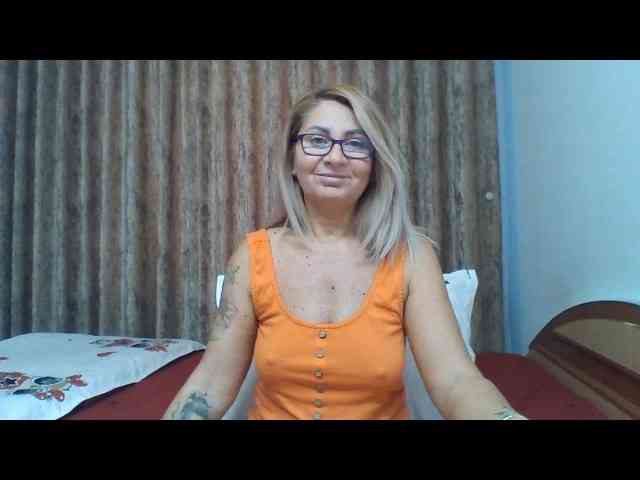 chaudeevely bongacams