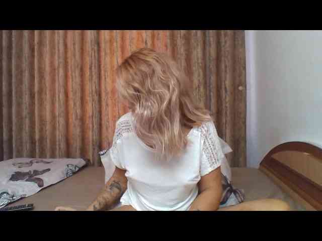ChaudeEvely webcam