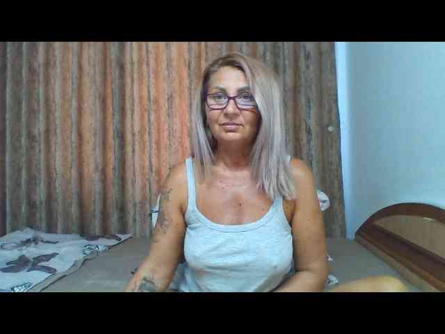 ChaudeEvely webcam