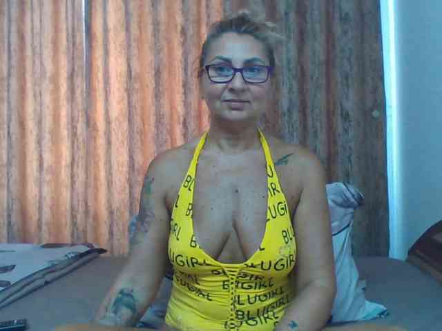 ChaudeEvely webcam