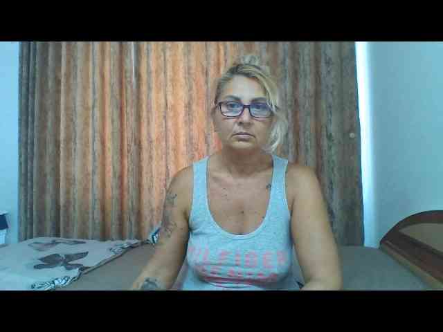 ChaudeEvely webcam