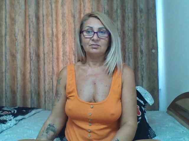 ChaudeEvely webcam