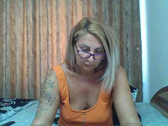 ChaudeEvely webcam