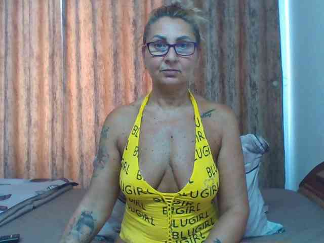 ChaudeEvely webcam