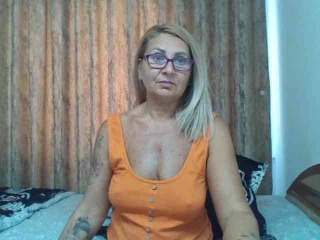 ChaudeEvely webcam