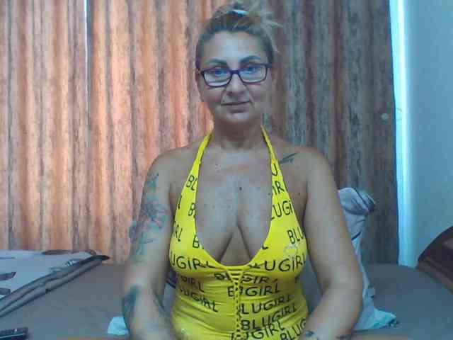 ChaudeEvely webcam