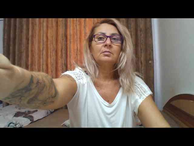 ChaudeEvely webcam