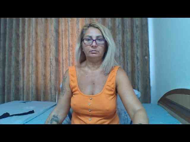 ChaudeEvely webcam