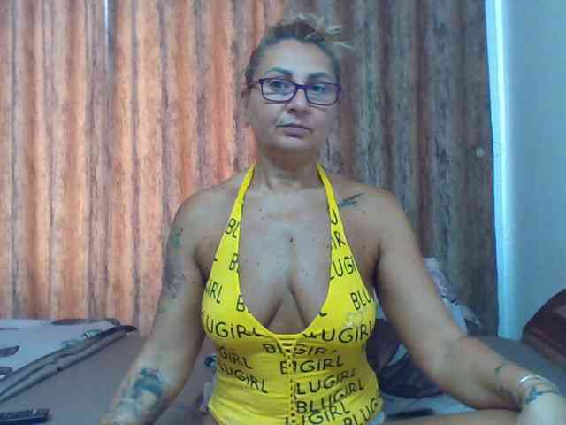 ChaudeEvely webcam