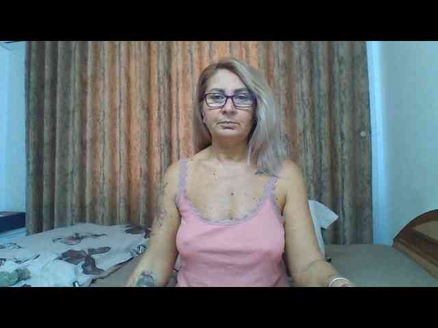 ChaudeEvely webcam